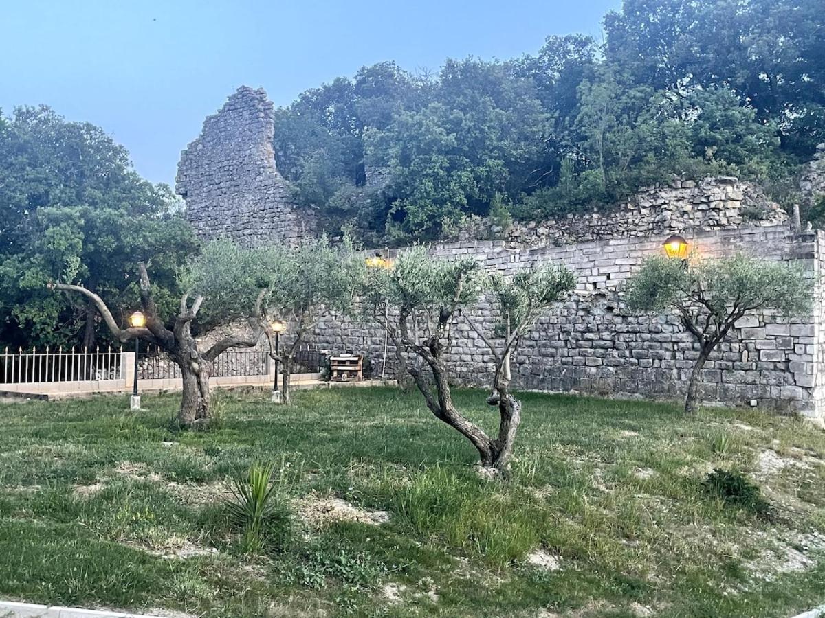 Le Castellas - Gite En Pleine Nature Montmirat Εξωτερικό φωτογραφία